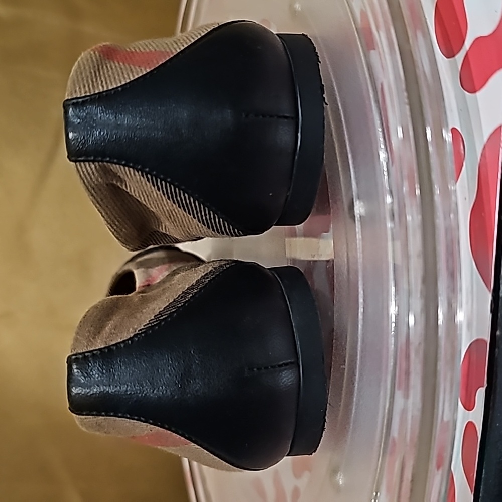 E Little Girls Burberry Ballet flats w/ 💛buckles size 31 Eu or 13 US w/ bag - Picture 7 of 14